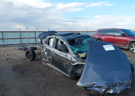 2020 Toyota Camry Se z USA, uszkodzony, nr VIN 4T1G11AK3LU338468